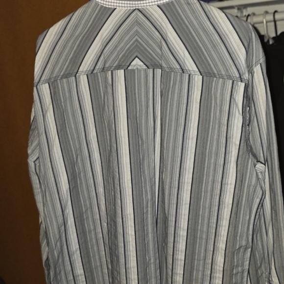 Men's Black and White Striped Shirt - Picture 2 of 3